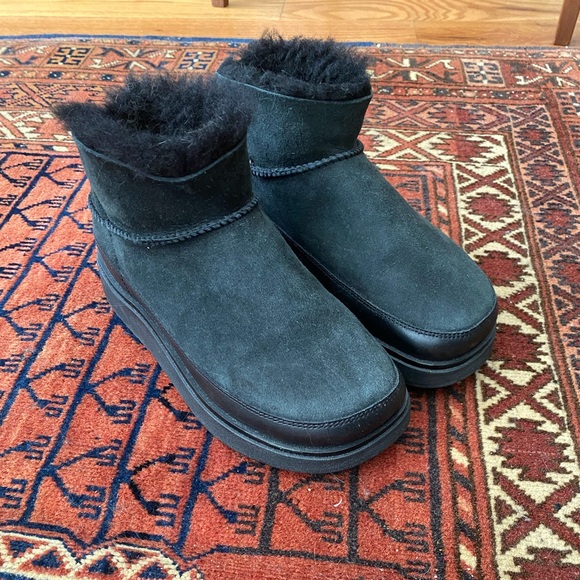 Fitflop ultra-mini Black Shearling Ankle Boots - Picture 3 of 5